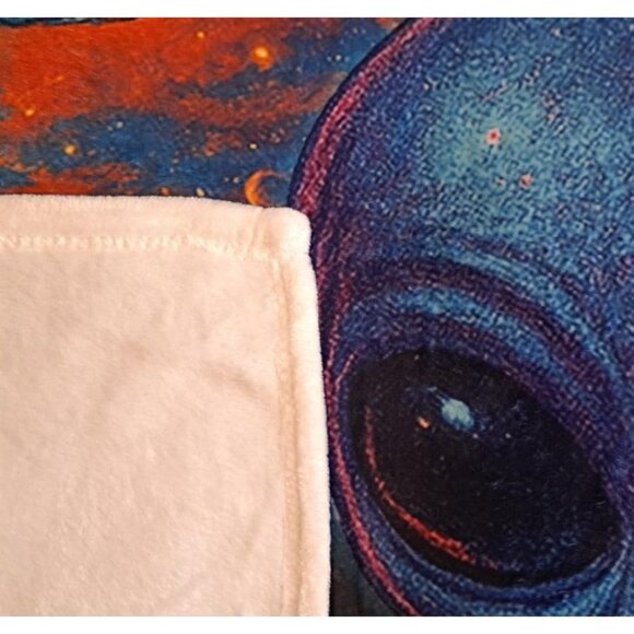 Alien Life Thick Plush Throw Blanket Spaceship UFO Ship Aliens Gift Encounter - Picture 6 of 8